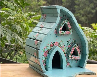 Handgefertigtes blaues Vogelhaus