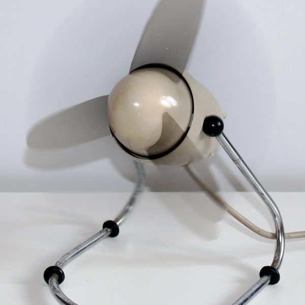 A/S Desk fan . 60s . two stages . works perfectly . sounds like a propeller . sputnik design . vintage