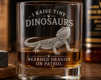 Vaso de whisky con diseño de dragón barbudo de "Crío pequeños dinosaurios" / Grabado