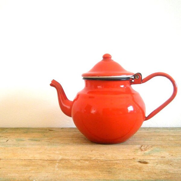 Vintage Enamel Tea pot, Fire engine Red Enamelware Kettle