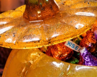 Handmade Resin Pumpkin Candy Dish with Lid – 4"x4" Gold Chameleon Sparkle Jar, Autumn Halloween Home Decor, Fall Keepsake Trinket Box
