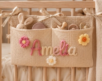 Organizador personalizado para cuna, bolsillo de almacenamiento para guardería con nombre personalizado, organizador colgante de muselina, regalo de decoración para la habitación del bebé