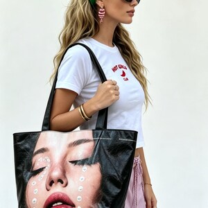 Pearl Tears Art Portrait-toteväska, grungefärgad axelväska, elegant modeaccessoar, stor kapacitet för vardagsbruk