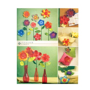 McCall&#39;s 5869 Fabric Flowers Craft Sewing Pattern Pincushions Pushpins 3D Flowers Handmade Holidays
