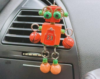 Ciondolo per auto in legno fatto a mano a forma di robot giocatore di basket, decorazione per interni auto per amanti dello sport, regalo per neopatentati, compagno di viaggio con ingranaggi e ruote dentate