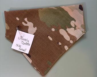 Pañuelo para perro pequeño / Abertura para collar de 4,4 cm / Bufanda de tela hecha a mano para mascotas / Accesorio diario para perros