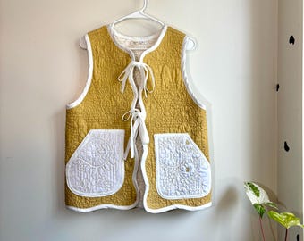 Chaleco acolchado ondulado talla XS / Hecho a mano con retazos de tela reciclada / Chaleco de patchwork reciclado