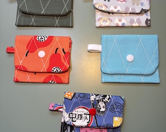 Título: Mini cartera de tela acolchada / Monedero hecho a mano para dinero en efectivo, monedas, auriculares y pequeños objetos esenciales