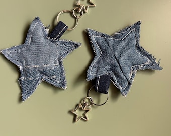 Llavero de estrella de mezclilla reciclada / Charm hecho a mano con materiales reciclados / Accesorio para bolso de textiles poco convencionales