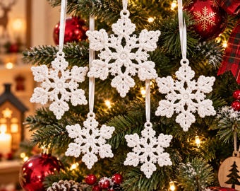 Modèle PDF de décoration de Noël au crochet en forme de flocon de neige | Ensemble de 5 flocons en dentelle ivoire et perles | Niveau intermédiaire | 9-10 cm