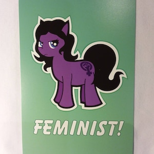 Cartão postal com arte feminista PONY, político, feminista, ativista, de protesto. Progressista, pacotes disponíveis.