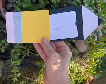 Porta carte regalo a forma di matita