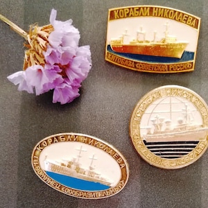 Conjunto de 3 insignias de la serie de construcción naval: Base ballenera, destructor, buque de investigación, Ucrania, Unión Soviética