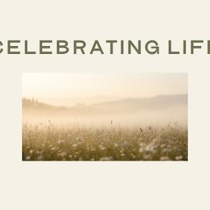 Puede incluir: Imagen con el texto "Celebrating Life". La imagen presenta un campo de hierba alta y flores silvestres, con una cordillera brumosa al fondo. También están presentes las frases "In Loving Memory" y "Forever in Our Hearts".
