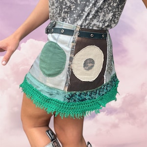 Minifalda de patchwork reciclado – Única en su clase / Falda punk sostenible / Hecha a mano PoKrzywa / Anti moda rápida
