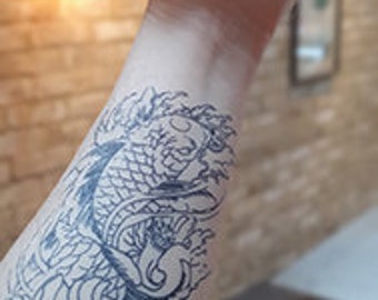 Grand tatouage semi-permanent Koi : tatouages temporaires plus durables