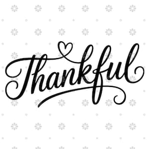 Può includere: Un design grafico in corsivo nero che riporta la parola Thankful con una piccola icona a forma di cuore sopra la lettera k. Il testo è posto su uno sfondo bianco con un motivo di piccole forme floreali grigio chiaro in una griglia.