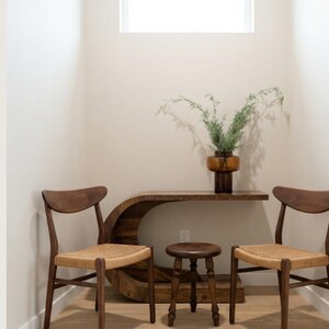 Modern C-Shaped Console Table, Rustic Wood Entryway Sofa Table, Unique Curved Accent Furniture for Living Room, Hallway, Bedroom Decor