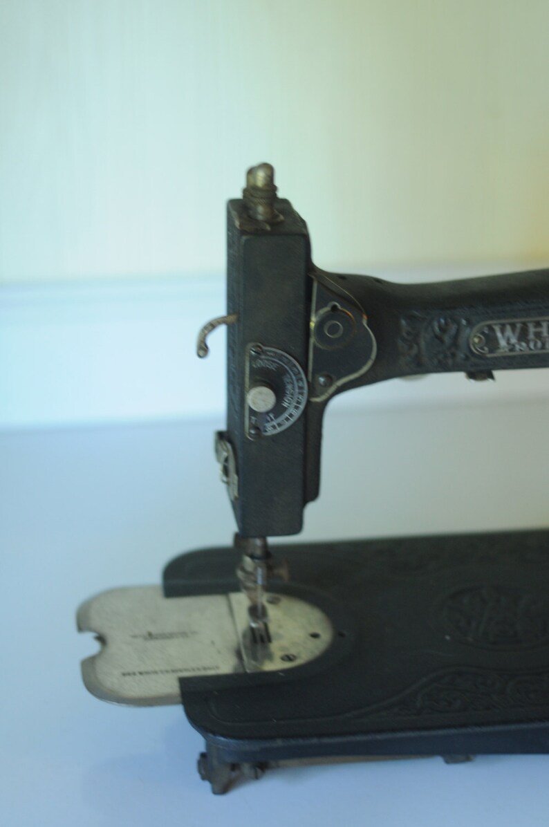White serial number sewing machine White serial number sewing machine