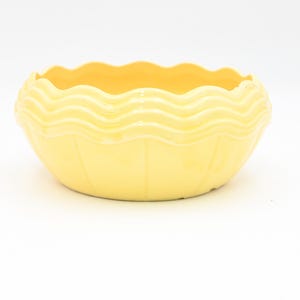 Vintage . McCoy Pottery MidCentury Yellow McCoy Wavy Swirl Bulb Planter Pot