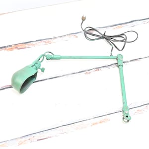 Vintage . Industrial Green Articulating Machine Age Lamp Light Shop Light Machine Light Missing Clamp