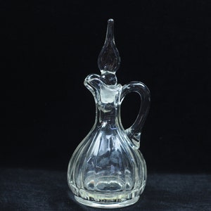 Vintage . Clear Glass Cruet Ribbed Glass Pattern With Stopper