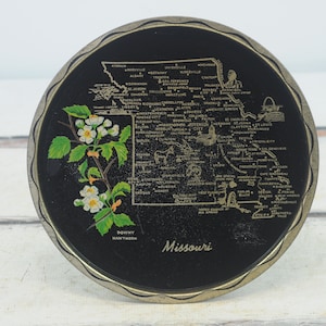 Vendimia. Bandeja de recuerdo de estaño redonda retro de Missouri con mapa de flor estatal de 11 "