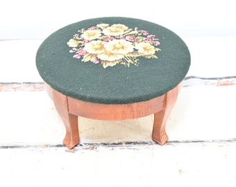 Taburete rectangular victoriano de lana con bordado floral vintage de 13,75 x 9 pulgadas.