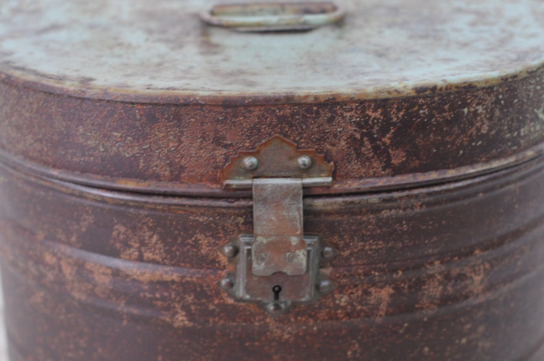 Antique ./ Vintage Tin Peddlers Trunk Metal Hat Box Tin | Etsy