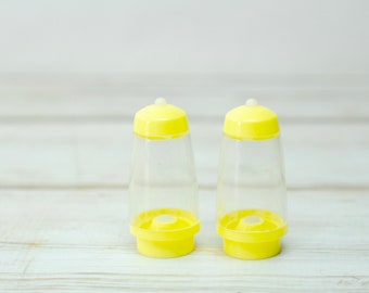 Vintage . MidCentury Modern Atomic Age Salt and Pepper Shakers Yellow and Clear