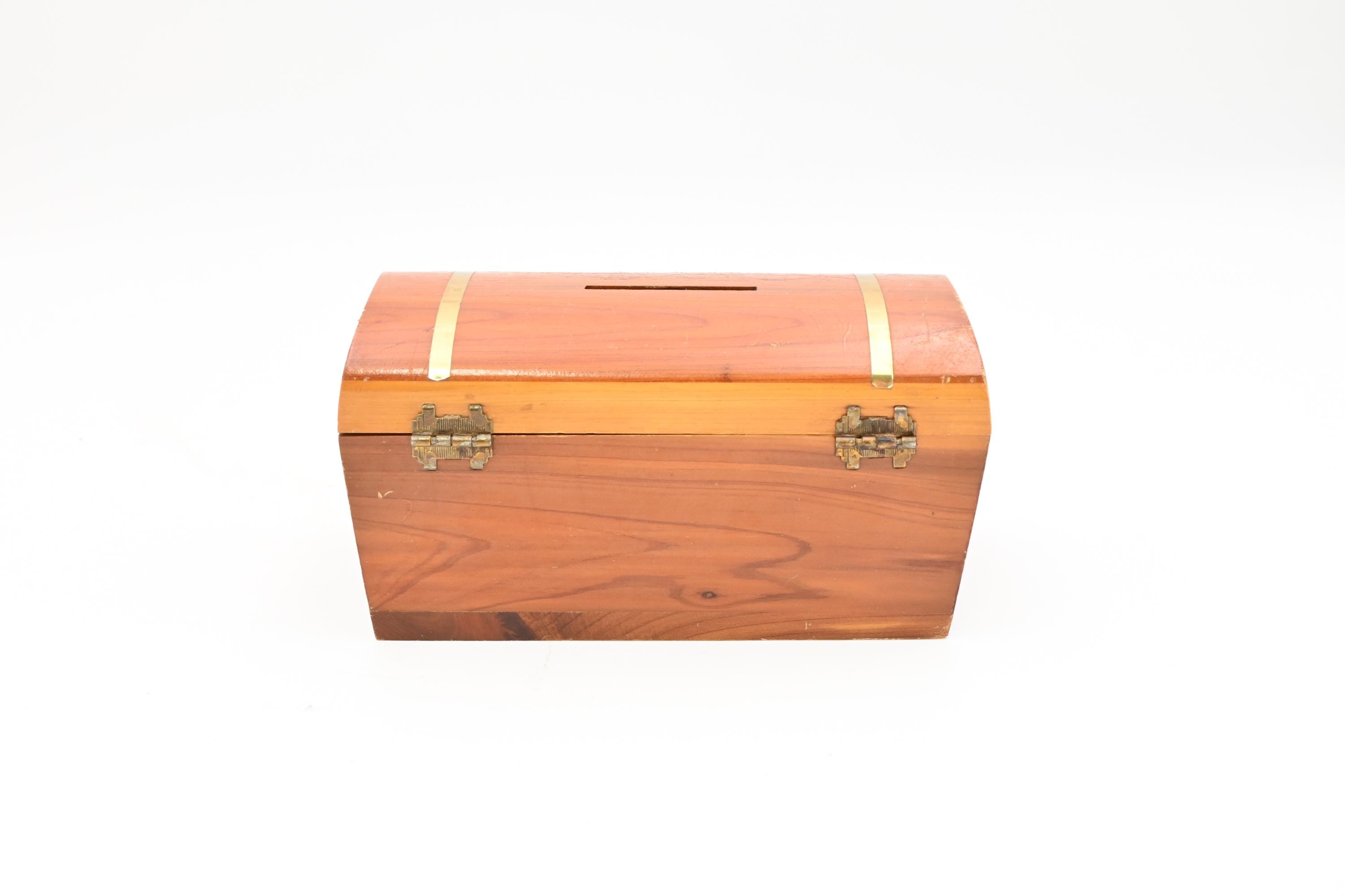 Vintage Lincoln's Birthplace Kentucky Souvenir Wood Cedar Treasure