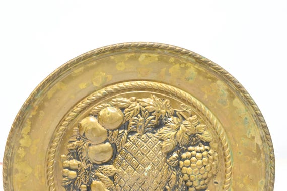 ヴィンテージ。16インチエンボス加工真鍮製ウォールプレート。エンボス