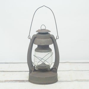 Vintage Embury No. 2 Air Pilot Kerosene Barn Lantern With No. 30