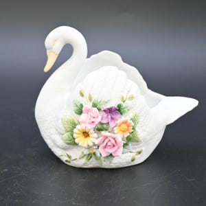 Lefton China Hand Painted White Swan 3-D Flowers Ring Dish Trinket Dish Candy Dish  KW3782