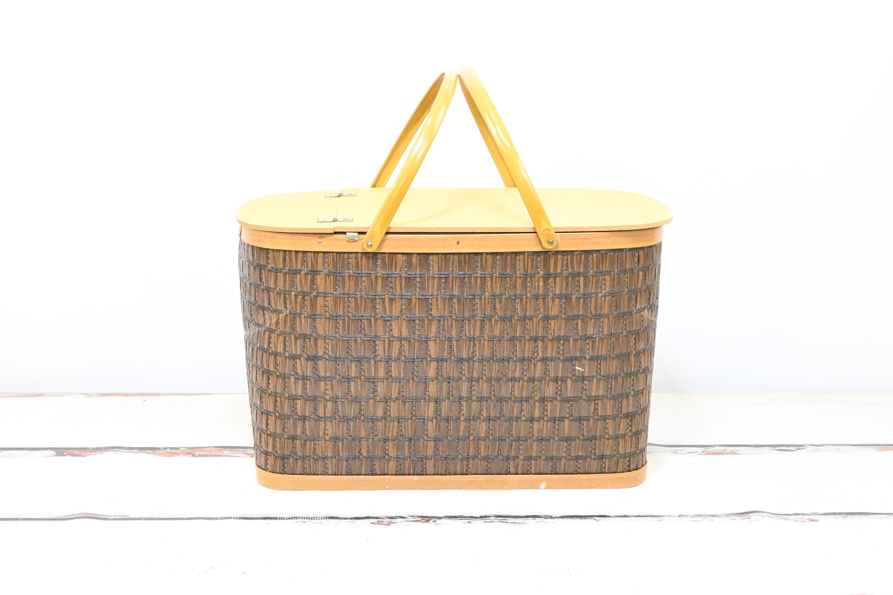 Vintage 1979 Burlington Hawkeye Picnic Basket Woven Wood Brown