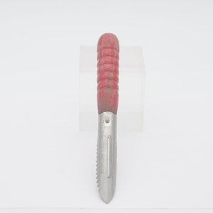 Vintage . Androck Apple Grapefruit Corer Vegetable Peeler Red Ribbed Wood Handle Red Paint Kitchen Tool Kitchen Gadget+