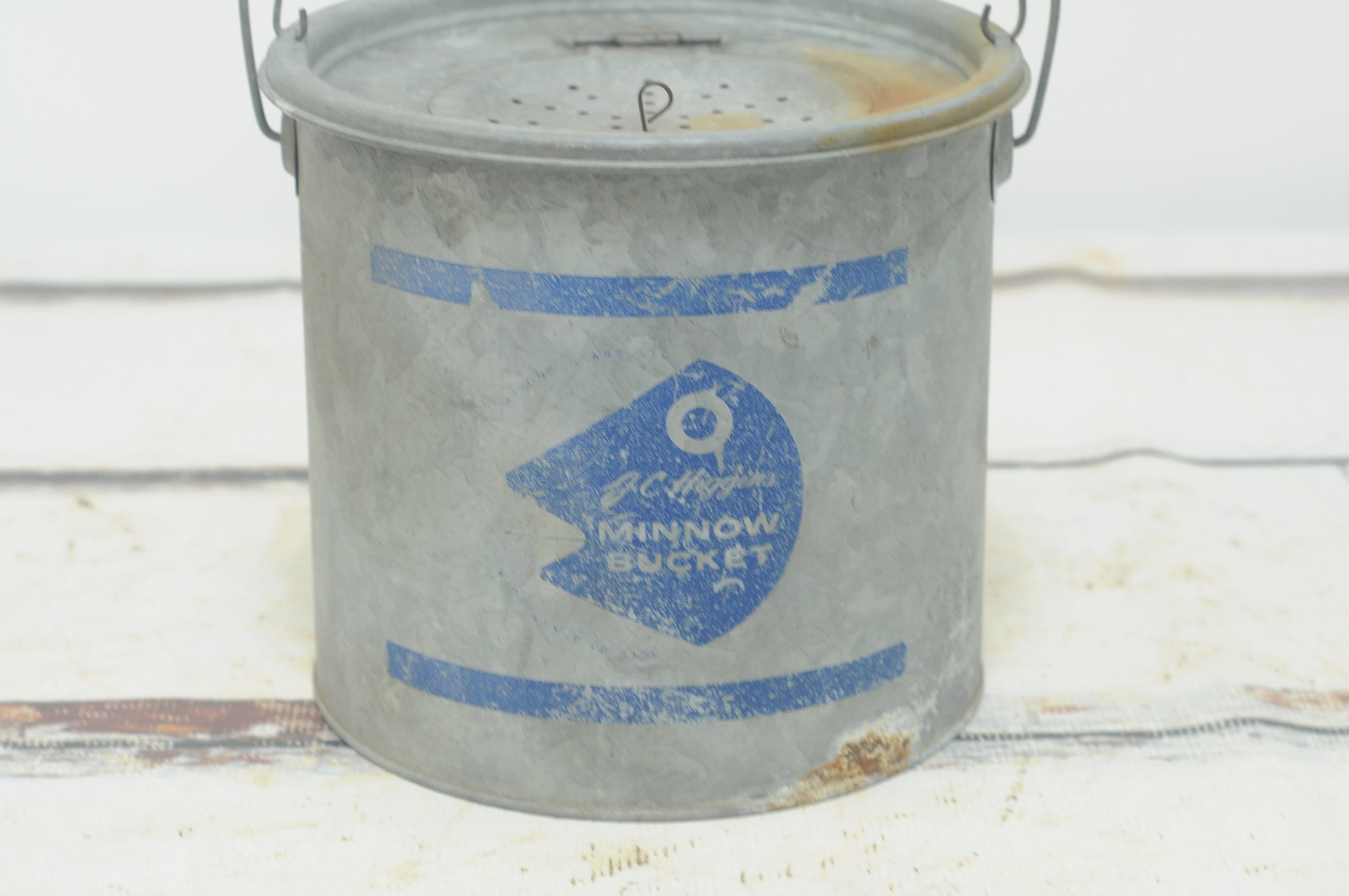 Vintage . J C Higgins Sears and Roebuck Simpsons Galvanized Metal Minnow  Bucket Bait Bucket 