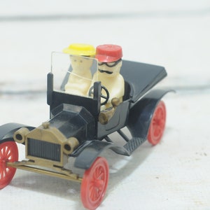 Vintage Salt And Pepper Shakers Model &quot;T&quot; Car With People Salt And Pepper Shaker