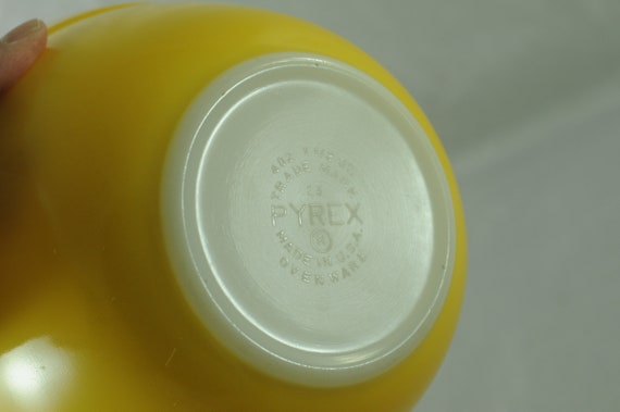 オールドパイレックス2つセット Vintage . Pyrex Set of Two Mixing Bowls Brown, Yellow Made