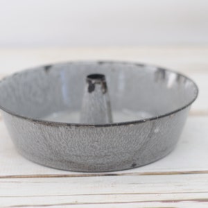 Antique . Gray Graniteware Bundt Pan Baking Tin Pan Cake Pan Mottled Agate