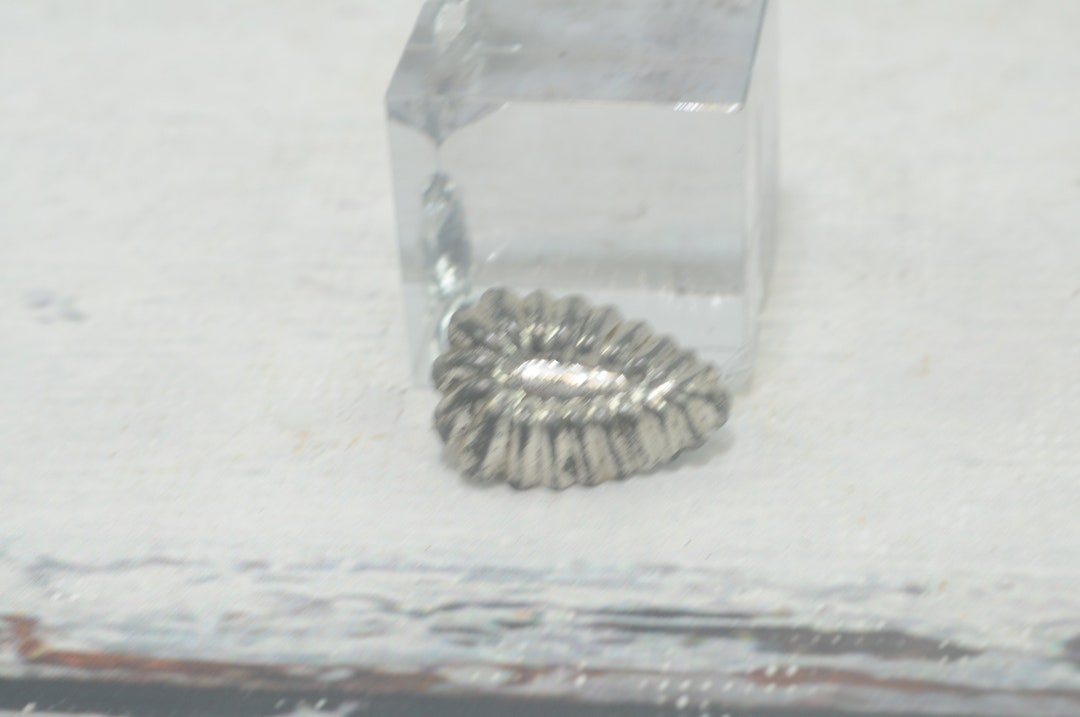 Retro Raspberry Ruffle Tin Antique ./ Vintage Tin Bowshell Shaped Candy Mold Ruffled, Ribbed Candy ...