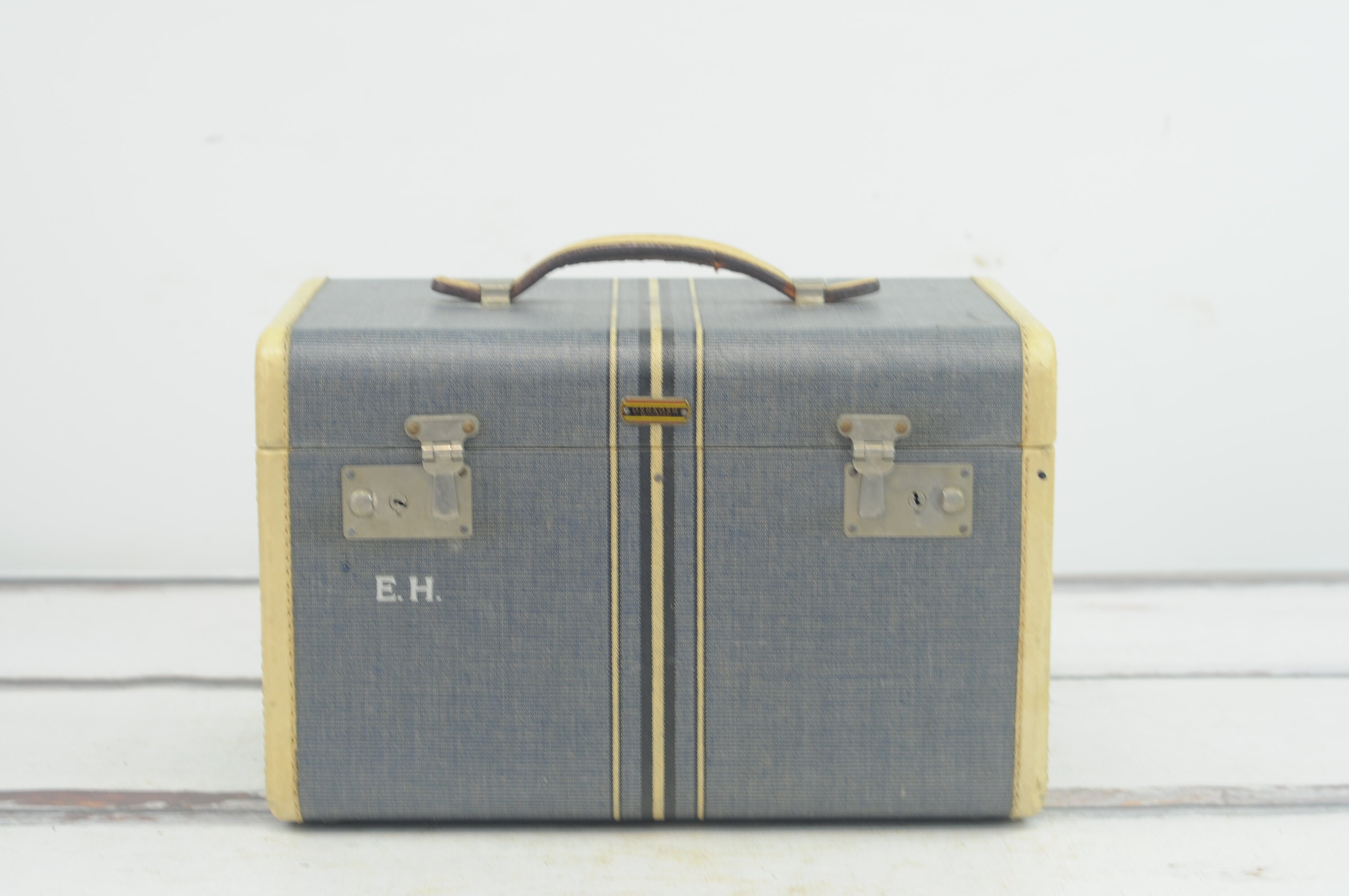 oshkosh suitcase