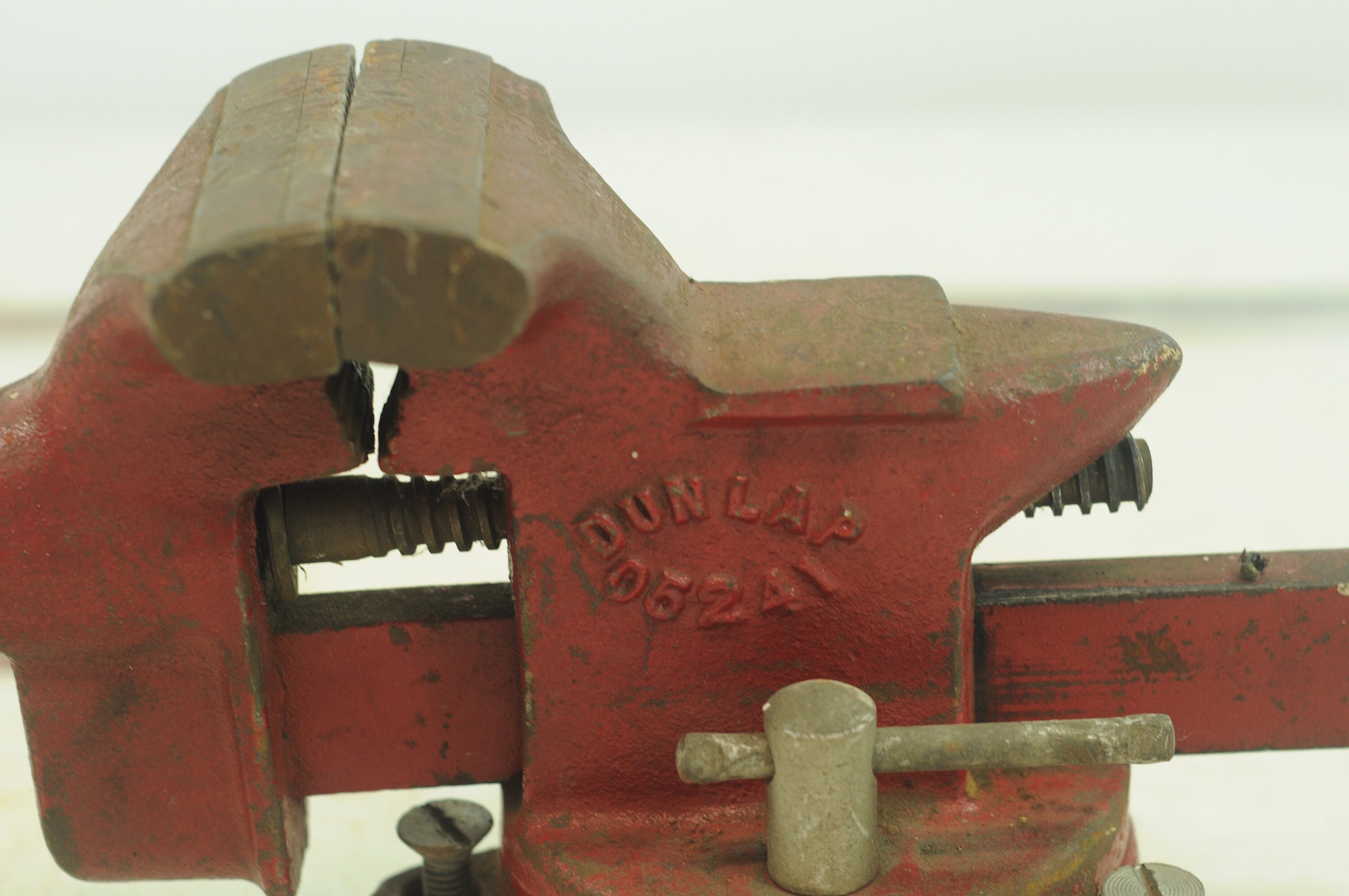 Vintage . Dunlap Swivel Bench Vise 05241 3.25 JAWS Anvil Red