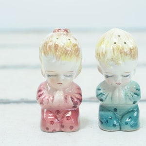 Vintage . Salt And Pepper Shakers Praying Children Boy and Girl Made in Japan Salt And Pepper Shakers