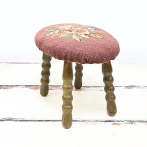 Vintage . Wood Foot Stool Floral Needlepoint Top With Turned Wood Legs