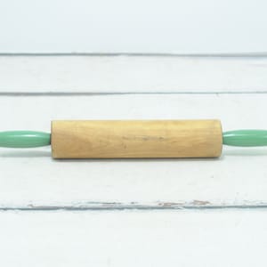 Mattarello in legno vintage con maniglie verdi 19 &quot;lungo Cucina primitiva Cucina rustica Cucina retrò Strumento di cottura +