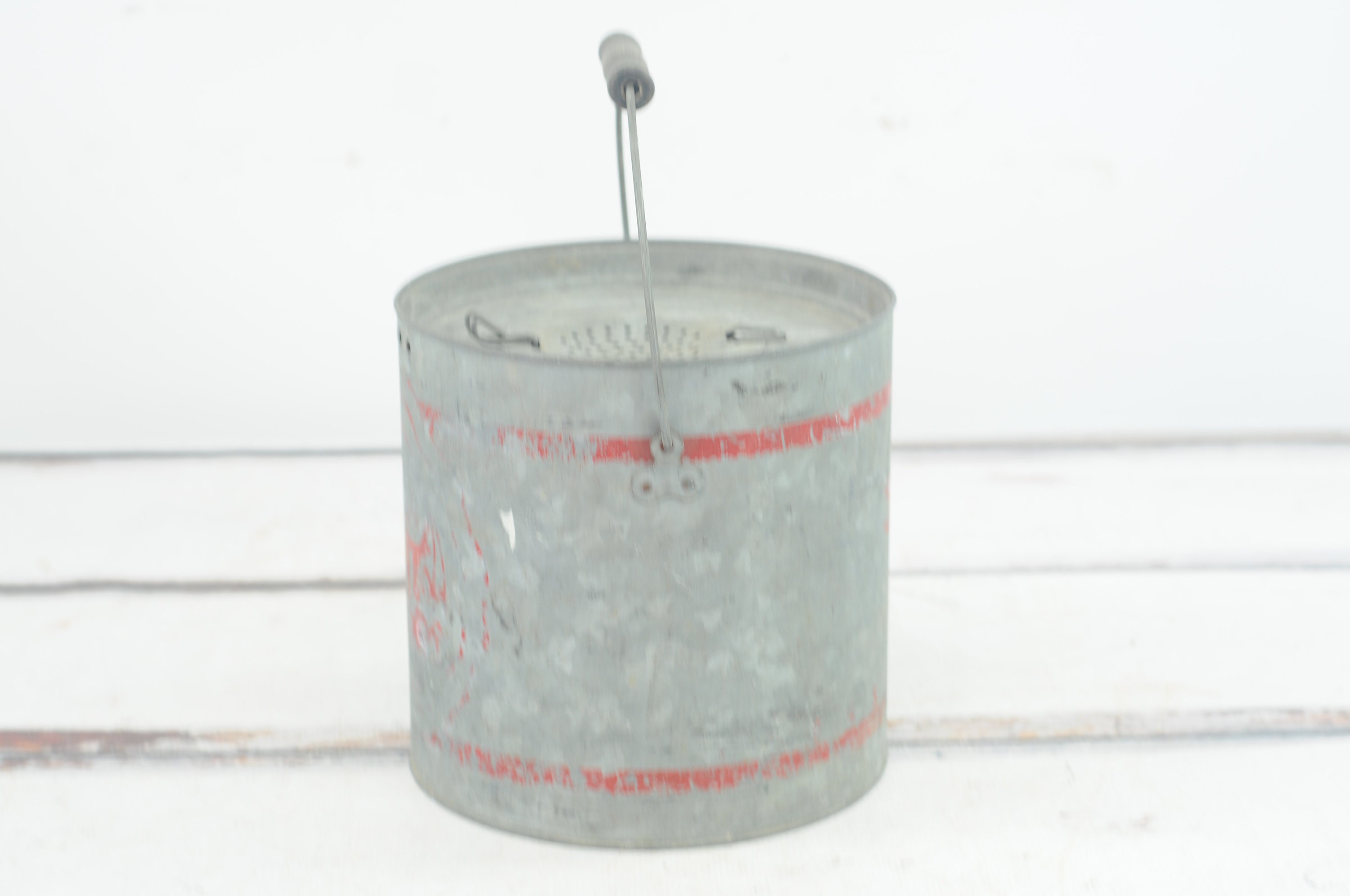 Ancien Seau à Appât Métallique Ovale Pâle Vintage – Pêche Au Méné – Avec Sangle – USA