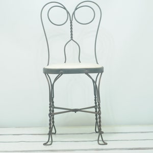 Vintage/Antique Black Ice Cream Chair White Seat Antique Old Stool Parlor Soda Fountain