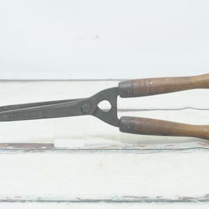 Vintage . Wood and Metal Garden Hedge Trimmers Hand Garden Tool Farm Tool
