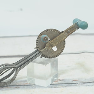 Vintage . Blue Handled A&J Kitchen Rotary Egg Beater Hand Mixer Portable Mixer Vintage Kitchen